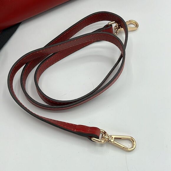 Tuscany Leather Hand Stained Vegetable Tanned Leather Red Crossbody/Hand Bag B69